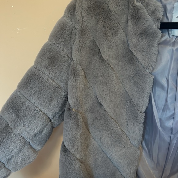Faux Fur coat - Picture 3 of 5